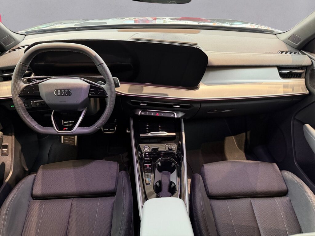 Audi Q3 Exposé-Bild 10