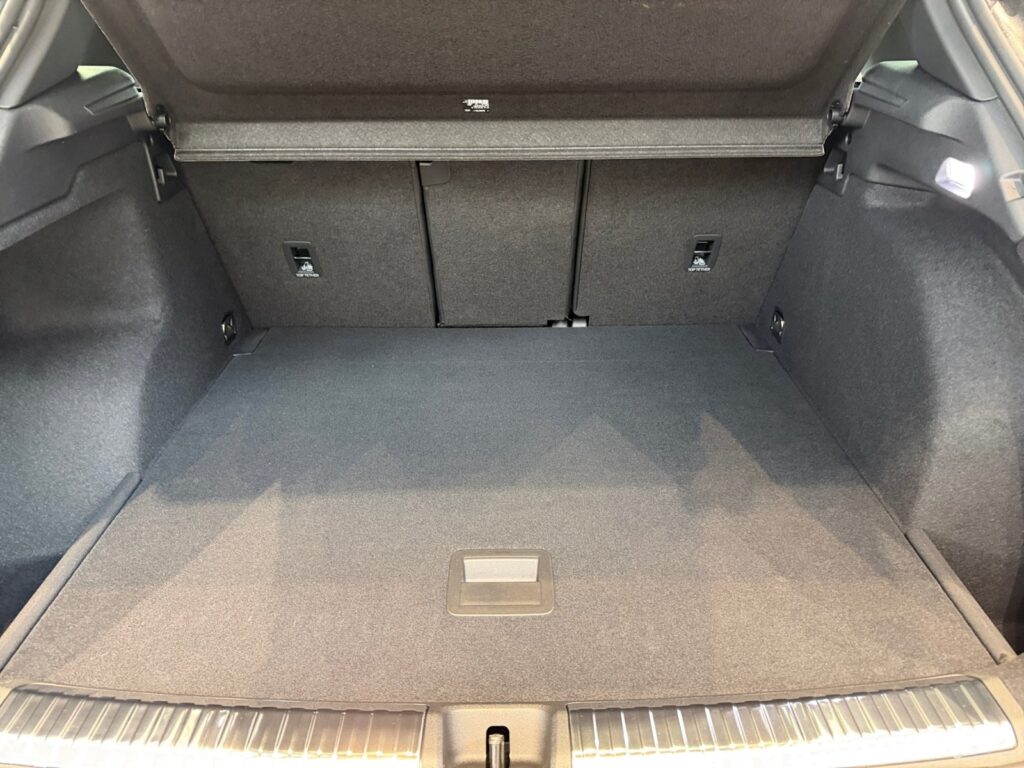 Audi Q3 Exposé-Bild 16