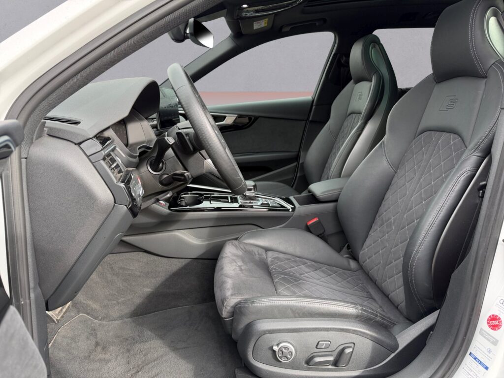 Audi S4 Exposé-Bild 9