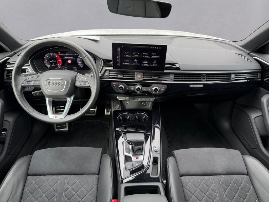 Audi S4 Exposé-Bild 10