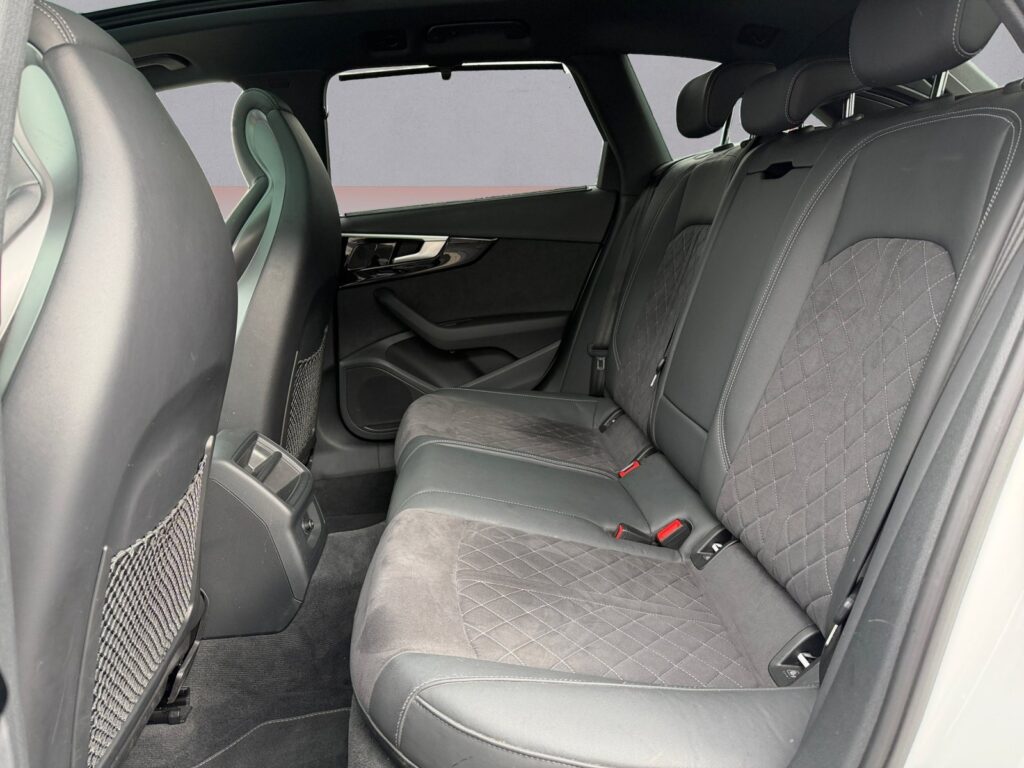 Audi S4 Exposé-Bild 13