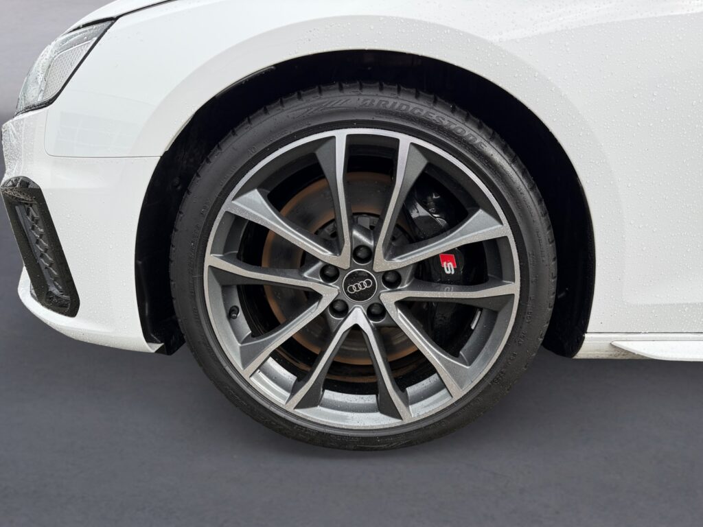 Audi S4 Exposé-Bild 14