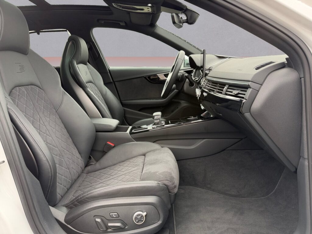 Audi S4 Exposé-Bild 15