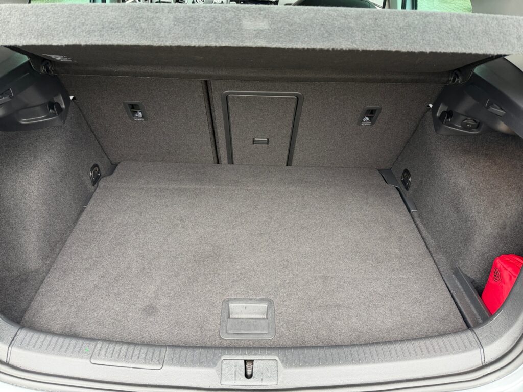 VW Golf Exposé-Bild 6