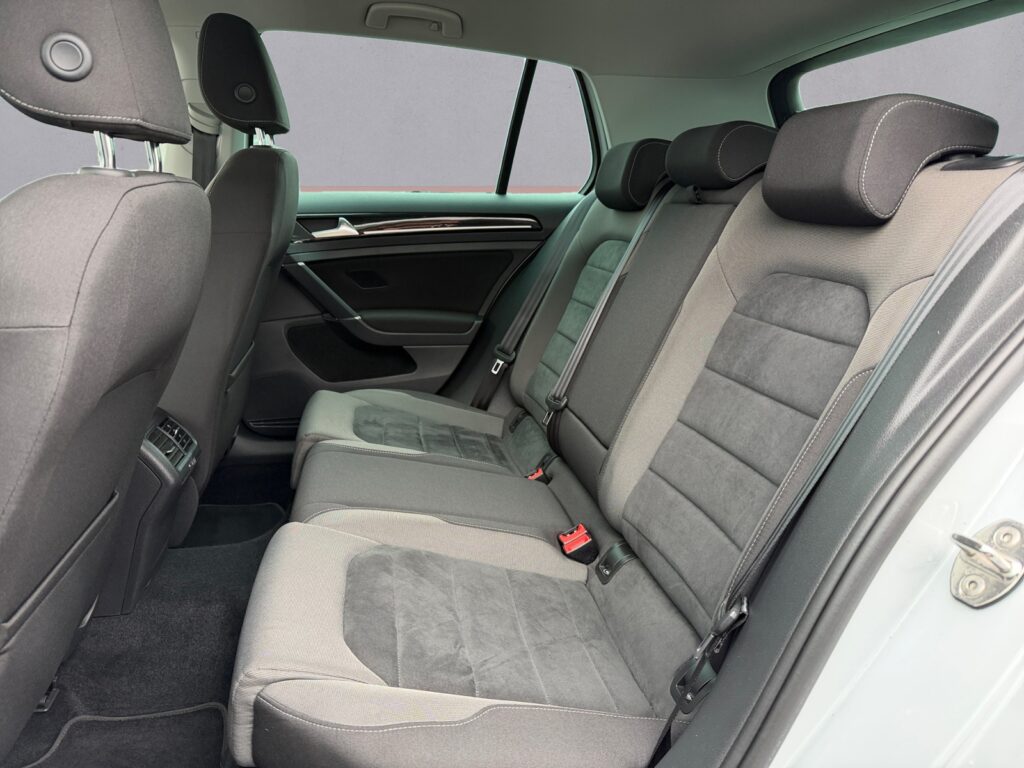 VW Golf Exposé-Bild 11