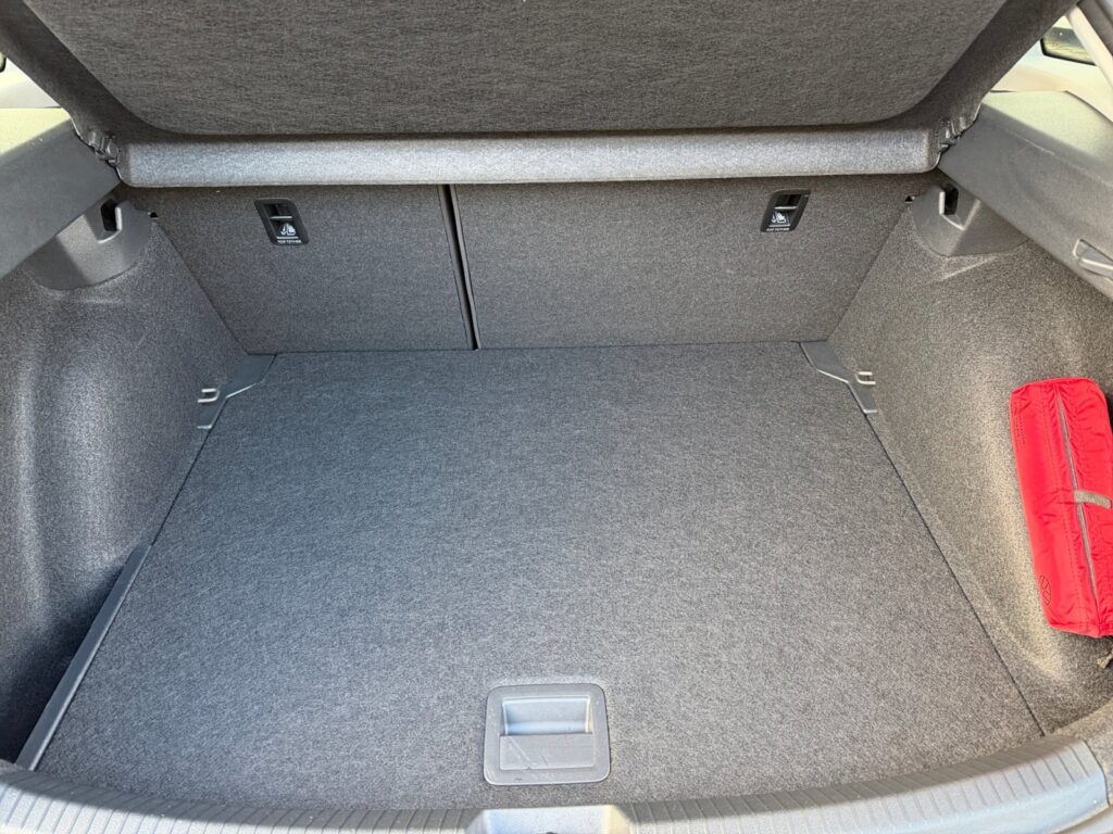 VW Taigo Exposé-Bild 16