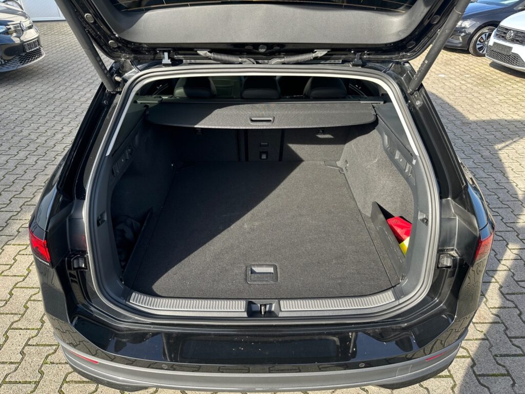 VW Passat Exposé-Bild 16