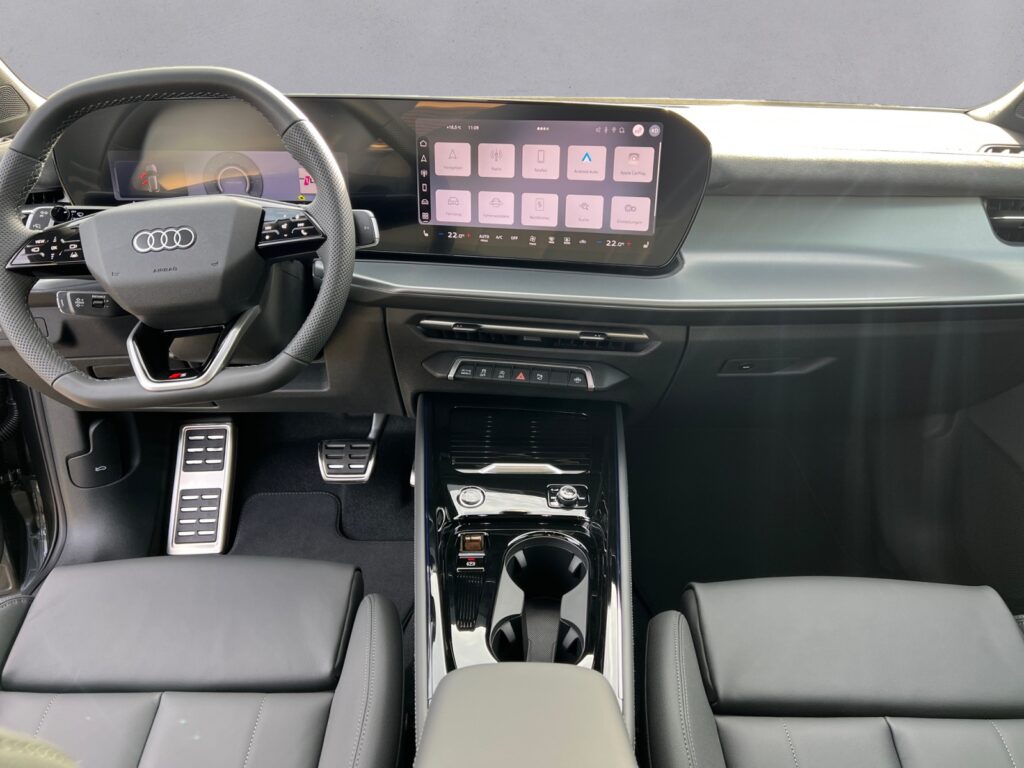 Audi Q3 Exposé-Bild 10