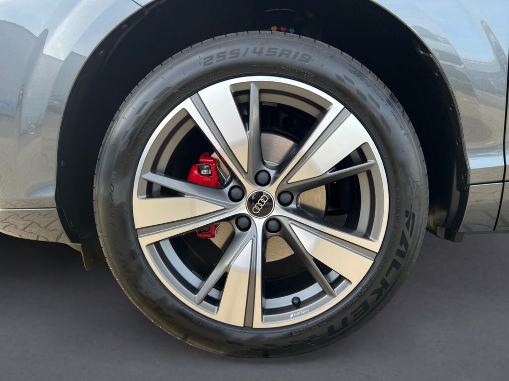 Audi Q3 Exposé-Bild 14