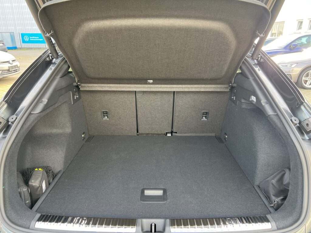 Audi Q3 Exposé-Bild 16