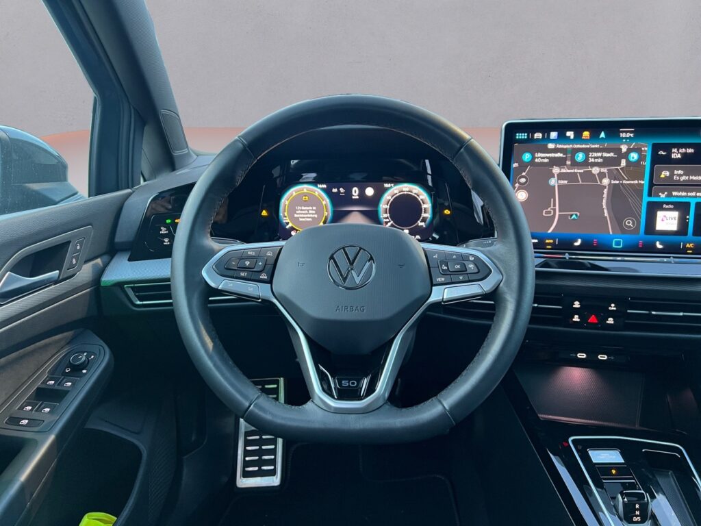 VW Golf Exposé-Bild 12