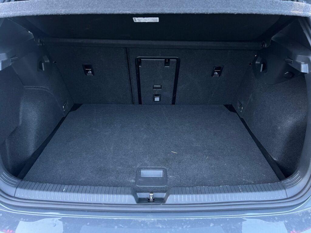 VW Golf Exposé-Bild 16