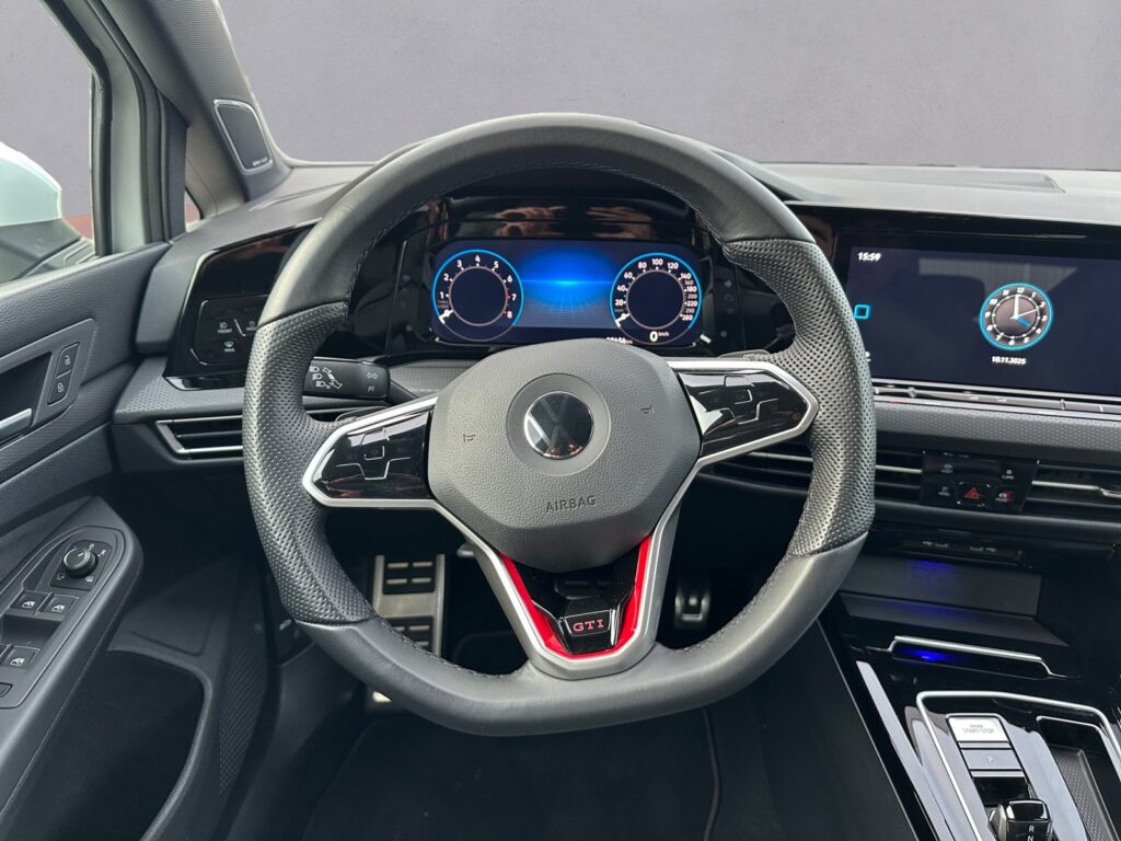 VW Golf Exposé-Bild 12