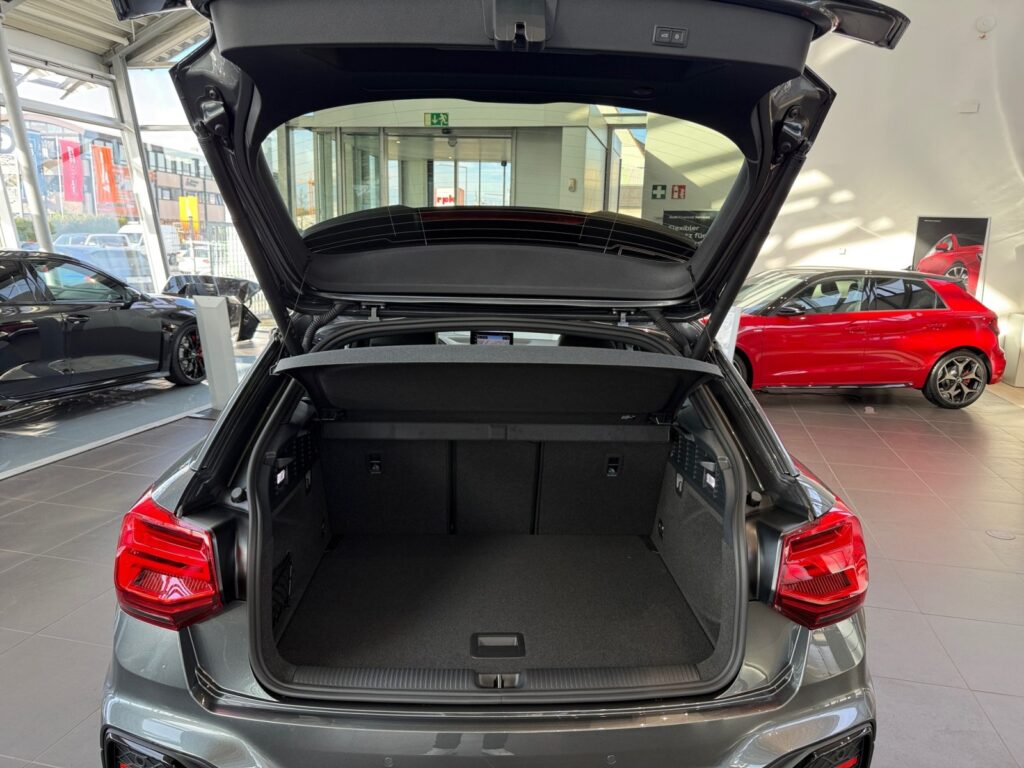 Audi SQ2 Exposé-Bild 16