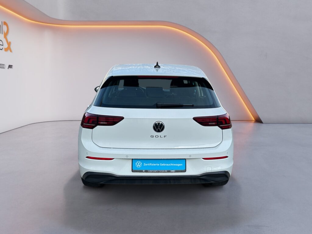 VW Golf Exposé-Bild 4