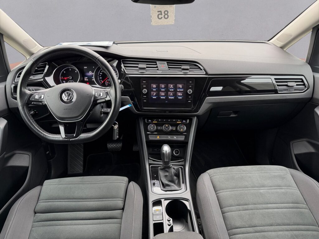 VW Touran Exposé-Bild 10