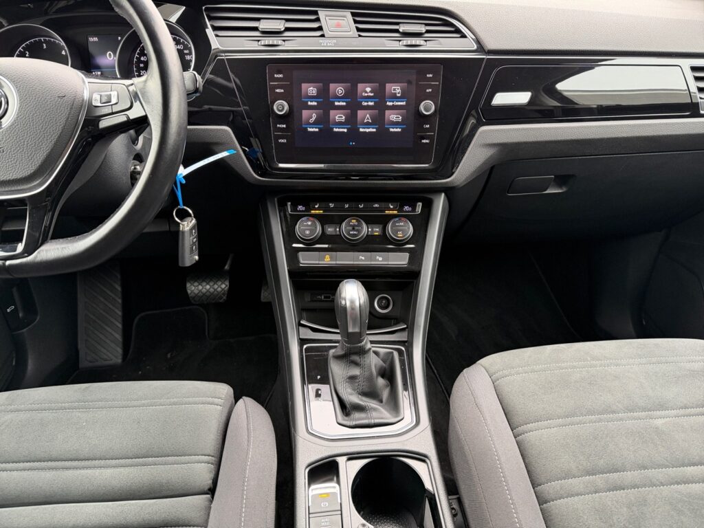 VW Touran Exposé-Bild 11