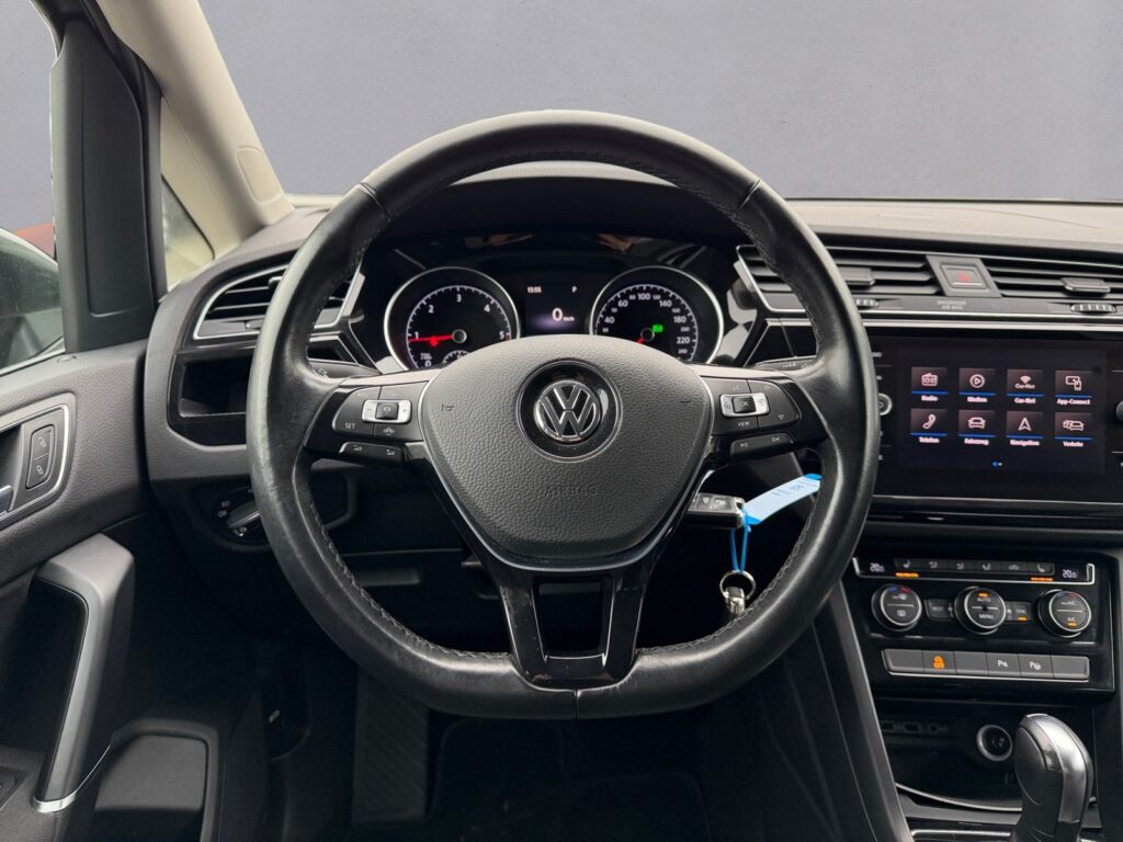 VW Touran Exposé-Bild 12