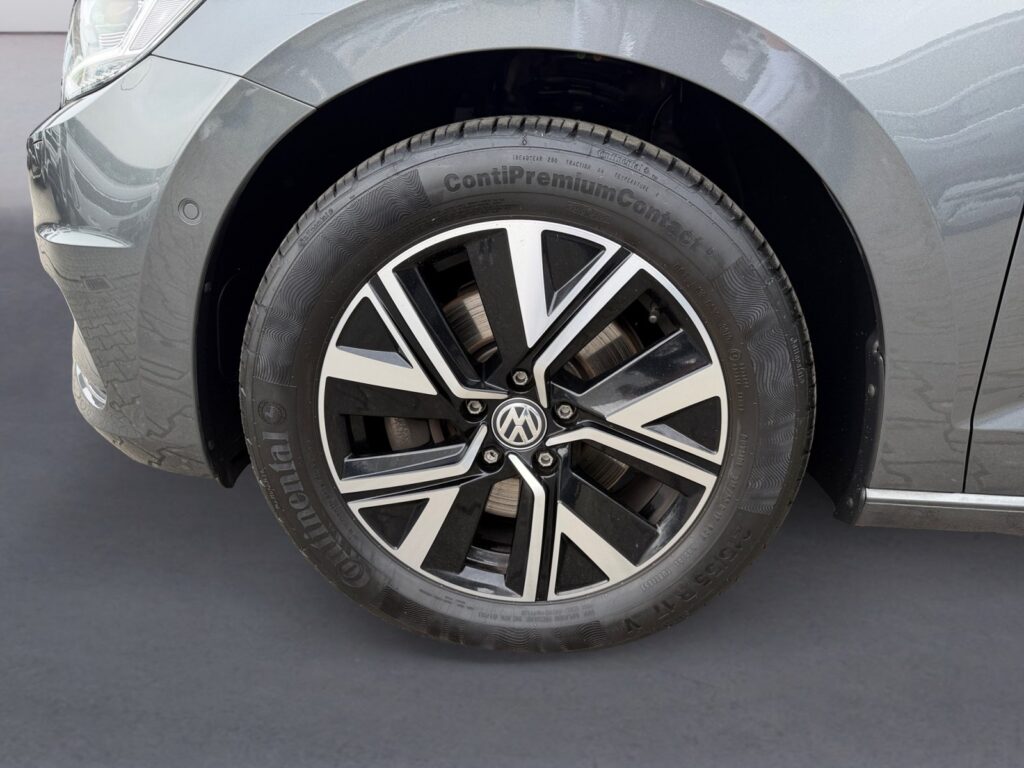 VW Touran Exposé-Bild 14