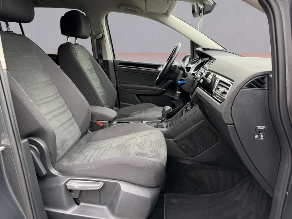 VW Touran Exposé-Bild 15