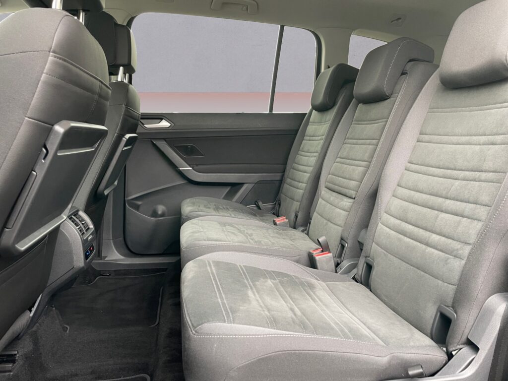 VW Touran Exposé-Bild 13