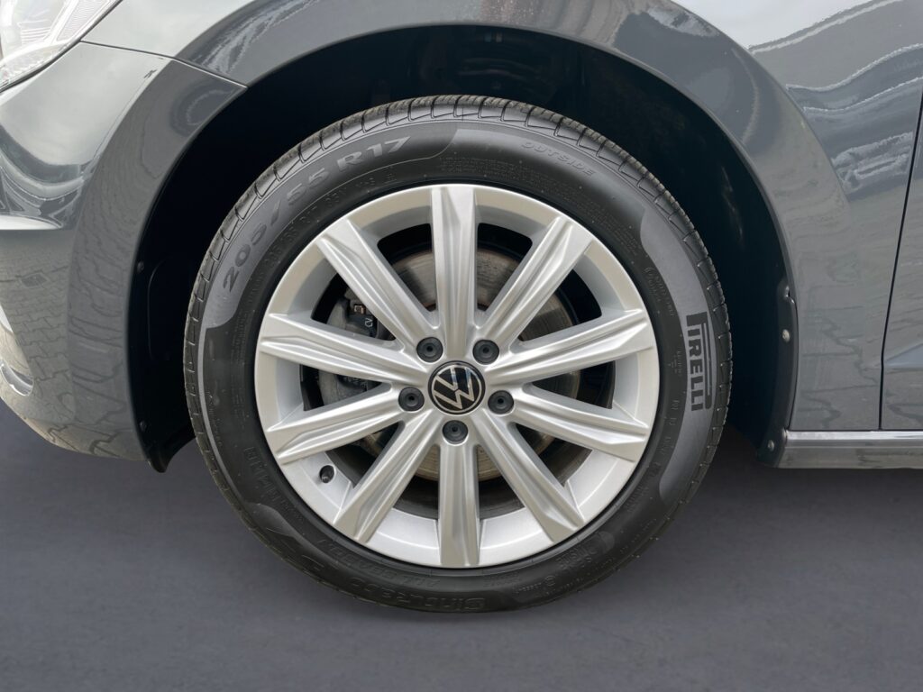 VW Touran Exposé-Bild 14