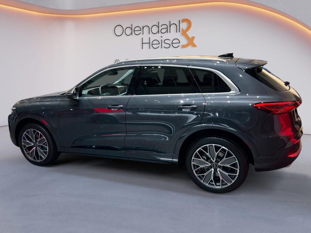 Audi Q5 Exposé-Bild 2