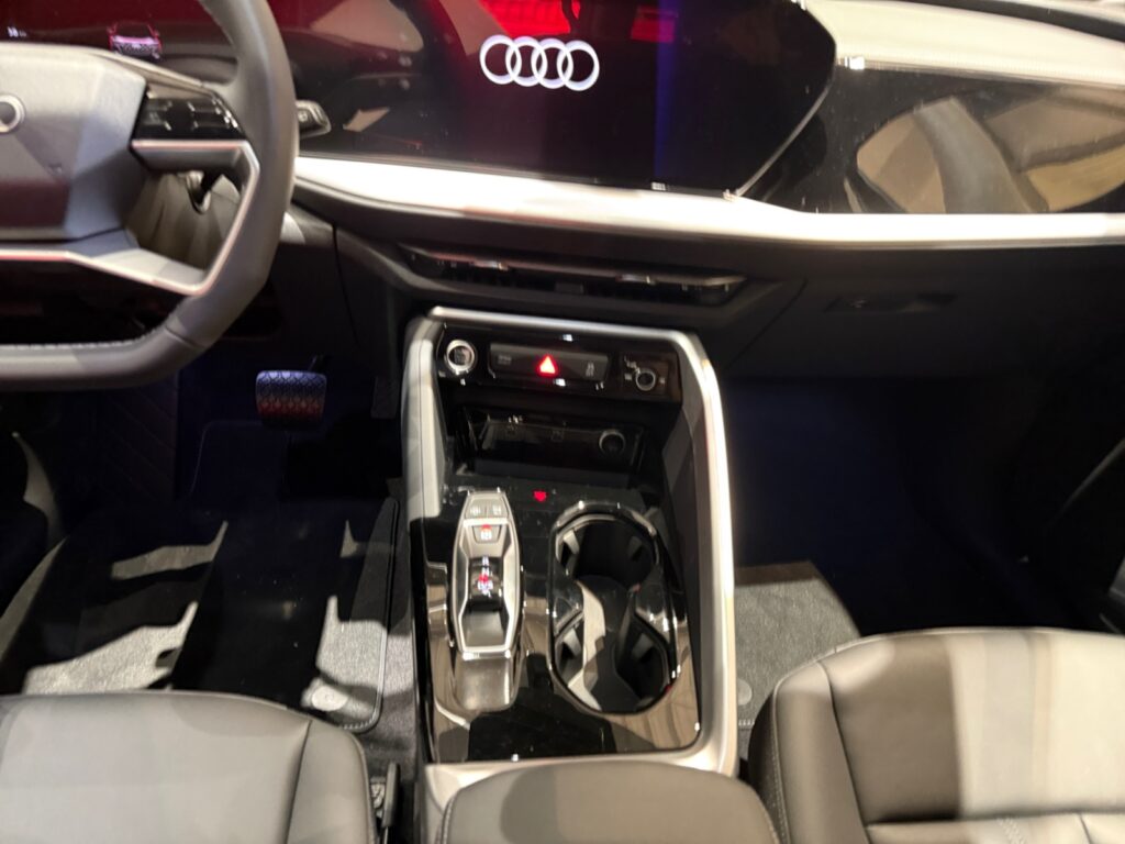 Audi Q5 Exposé-Bild 10