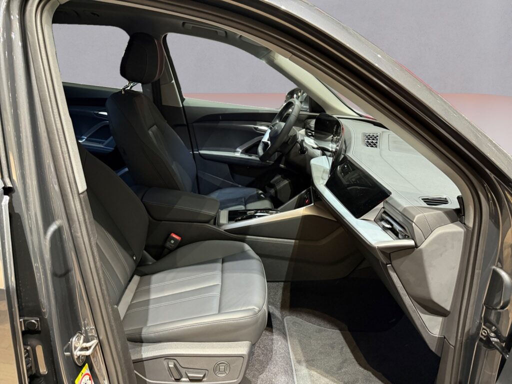 Audi Q5 Exposé-Bild 14