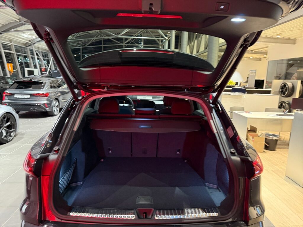 Audi Q5 Exposé-Bild 15