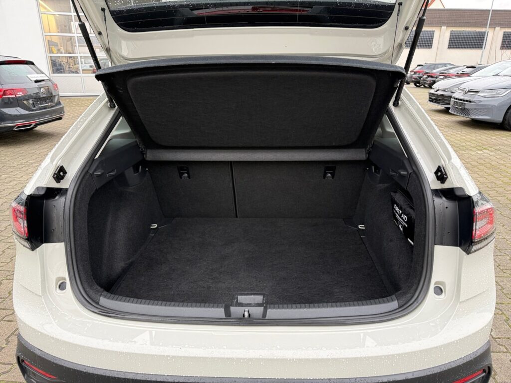 VW Taigo Exposé-Bild 16