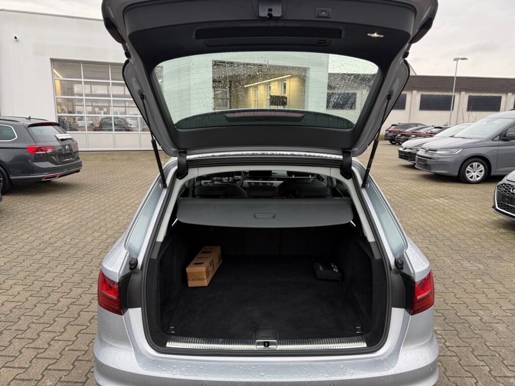 Audi A4 Exposé-Bild 16