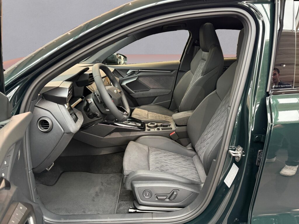 Audi RS3 Exposé-Bild 9