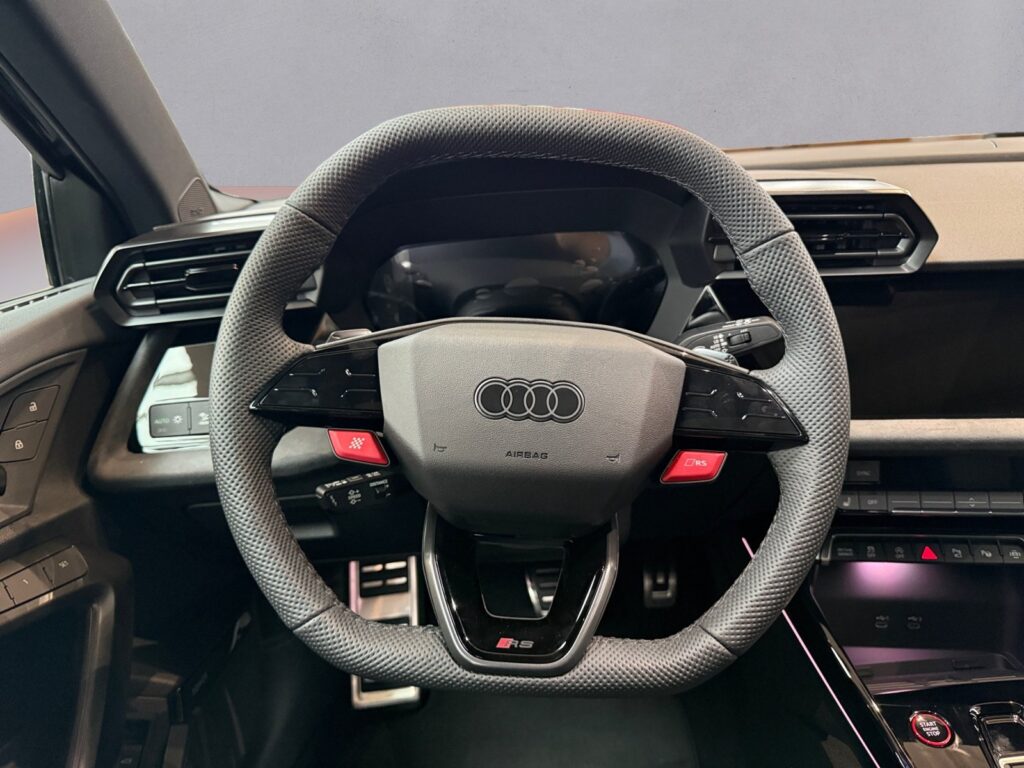 Audi RS3 Exposé-Bild 12