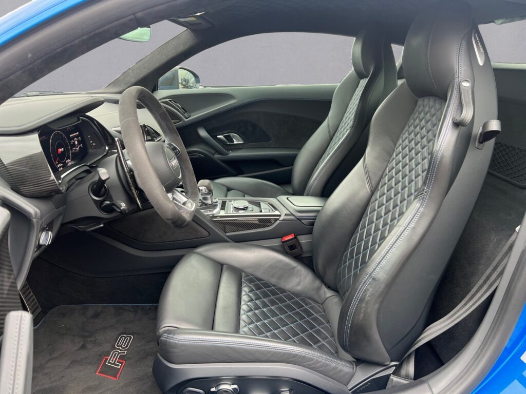 Audi R8 Exposé-Bild 9