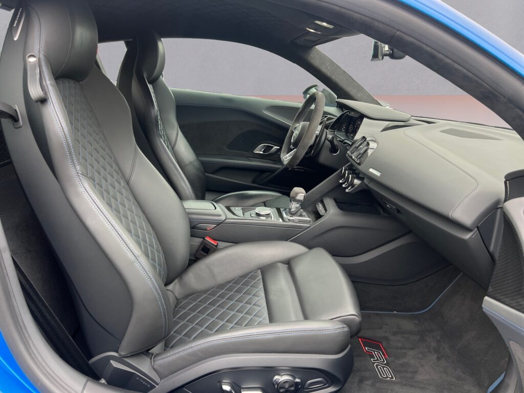 Audi R8 Exposé-Bild 14