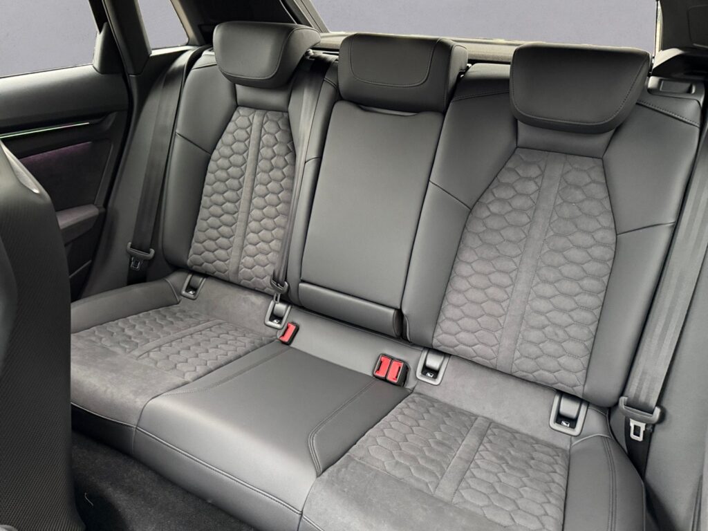 Audi RS3 Exposé-Bild 13