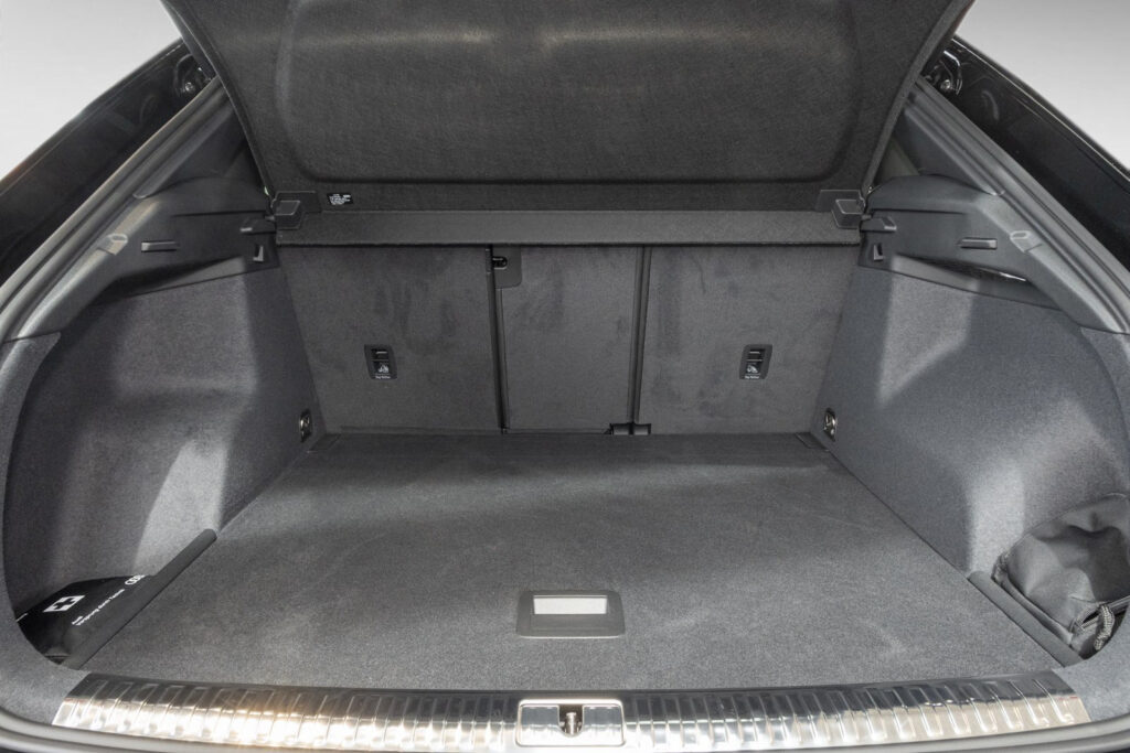 Audi Q3 Exposé-Bild 6