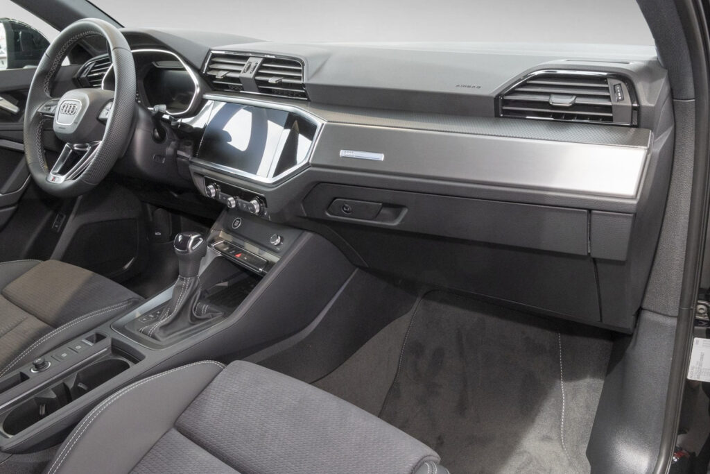 Audi Q3 Exposé-Bild 8