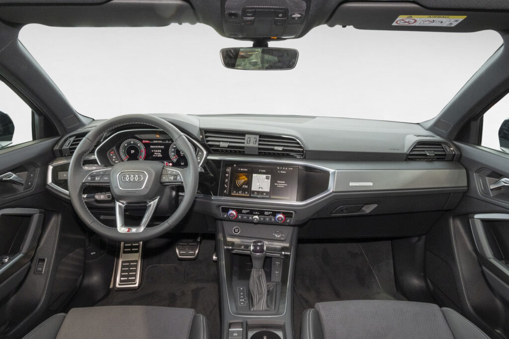 Audi Q3 Exposé-Bild 11