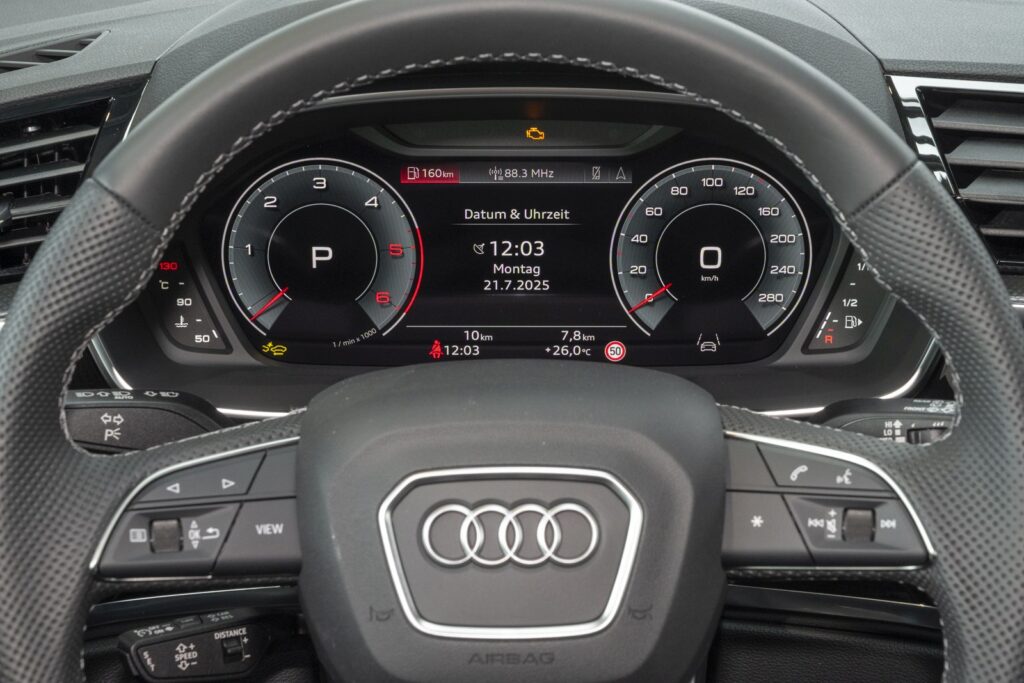 Audi Q3 Exposé-Bild 14