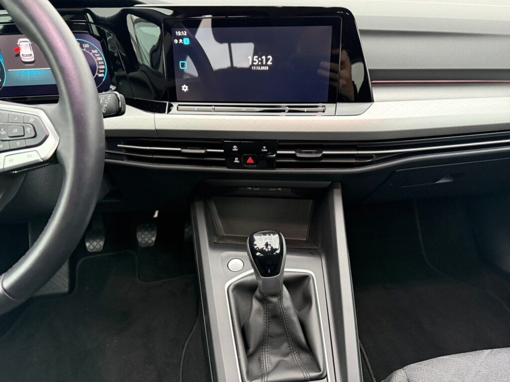 VW Golf Exposé-Bild 11