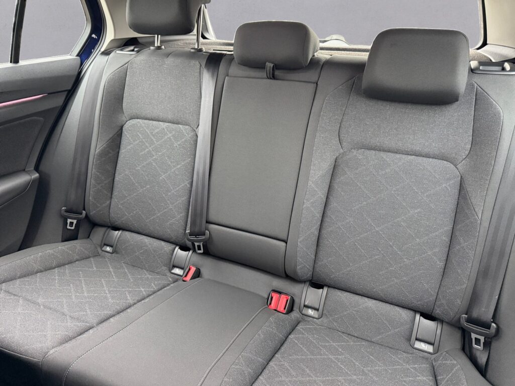 VW Golf Exposé-Bild 13