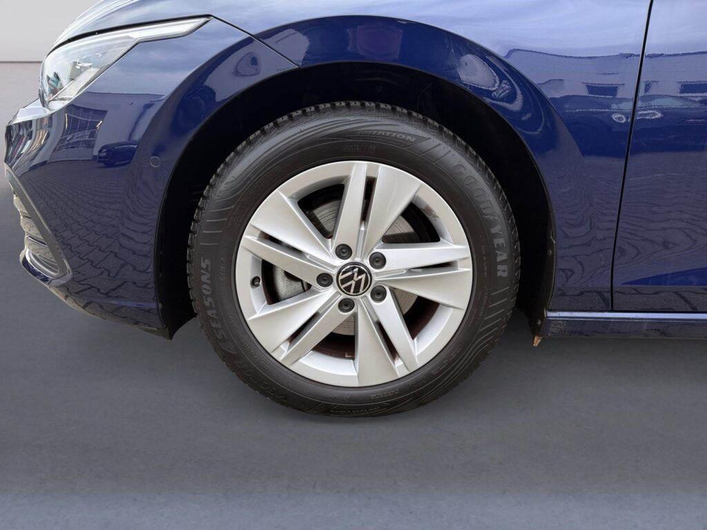 VW Golf Exposé-Bild 14