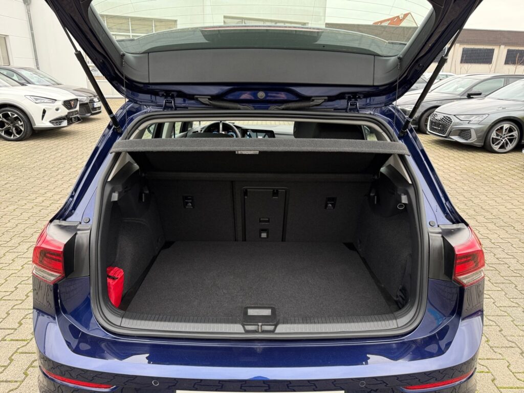 VW Golf Exposé-Bild 16