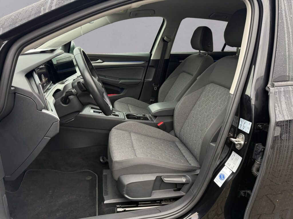 VW Golf Exposé-Bild 9