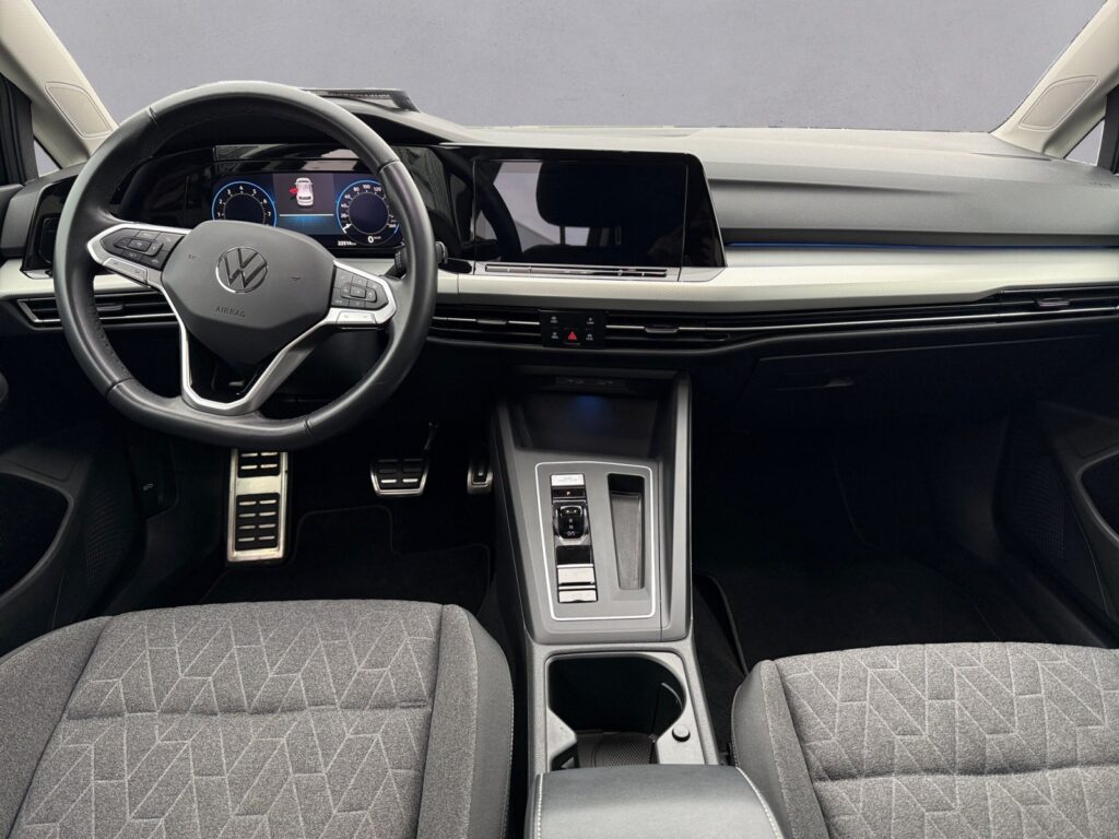 VW Golf Exposé-Bild 10