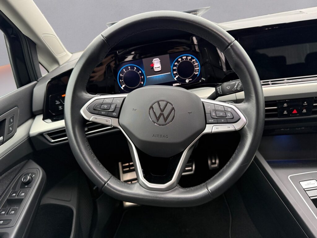 VW Golf Exposé-Bild 12