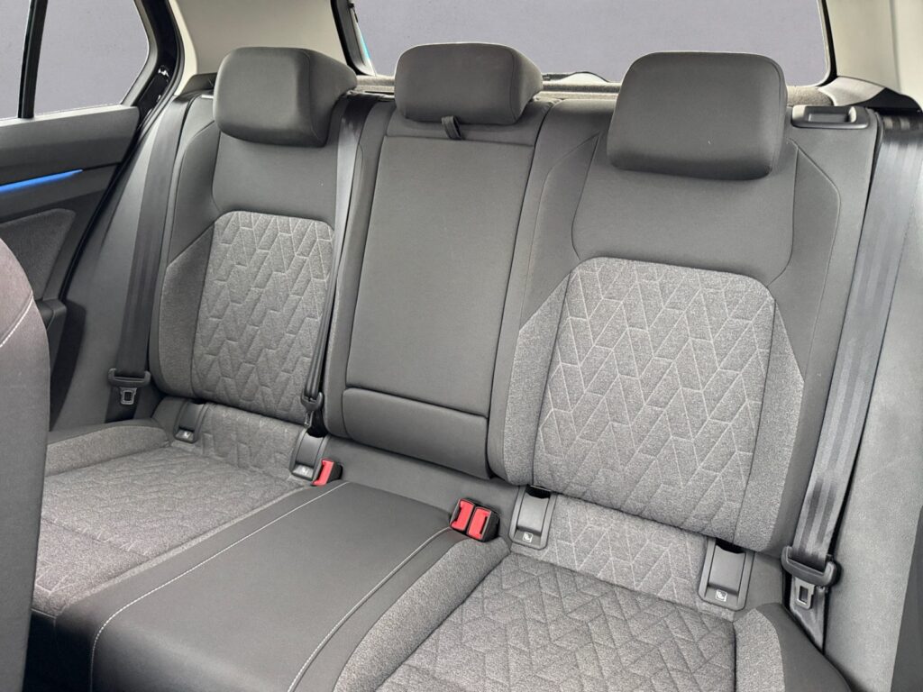 VW Golf Exposé-Bild 13