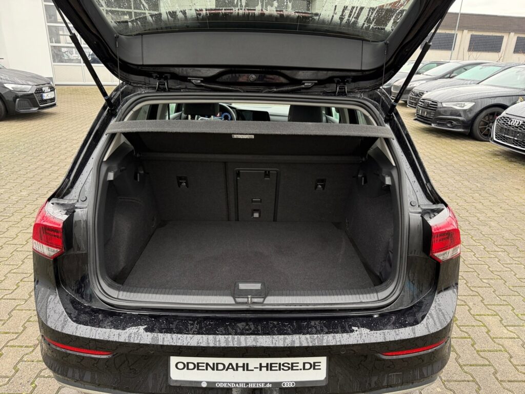 VW Golf Exposé-Bild 16